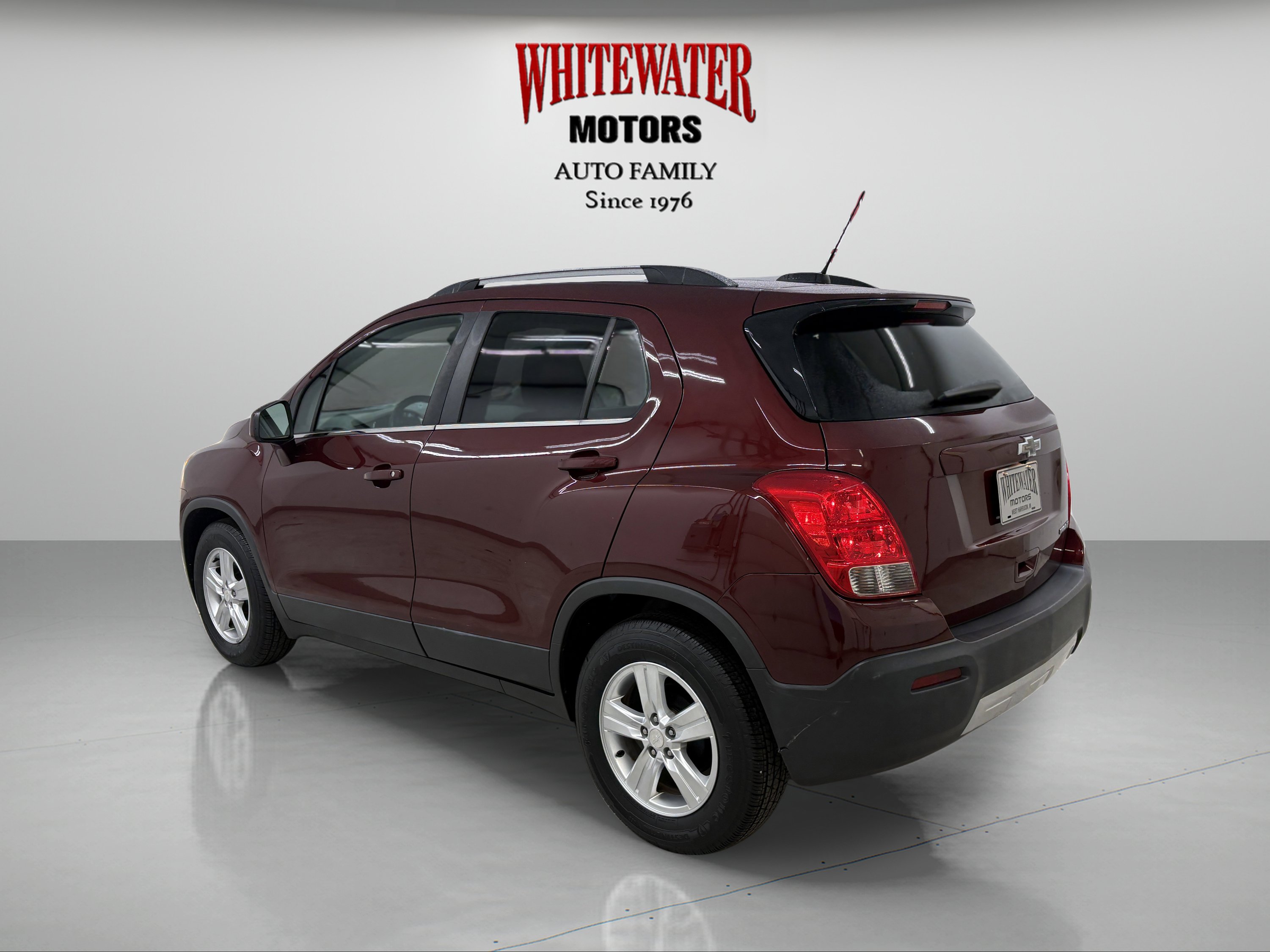 Used 2016 Chevrolet Trax LT w/ LT Sun and Sound Package FWD image 2