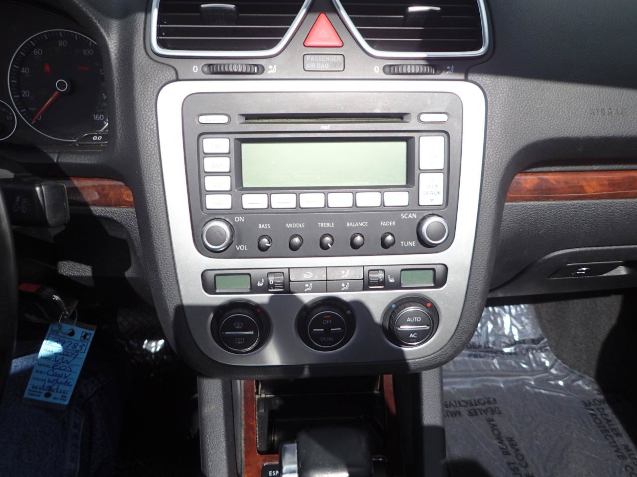 Used 2009 Volkswagen Eos Lux FWD image 23