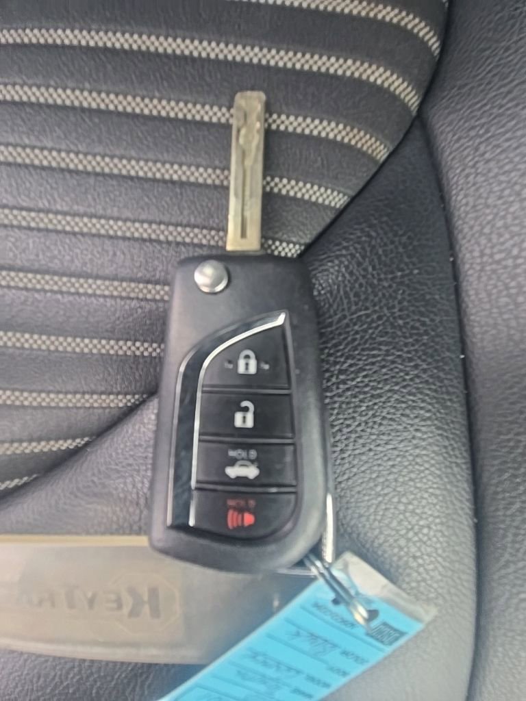 Used 2020 Toyota Camry SE image 31