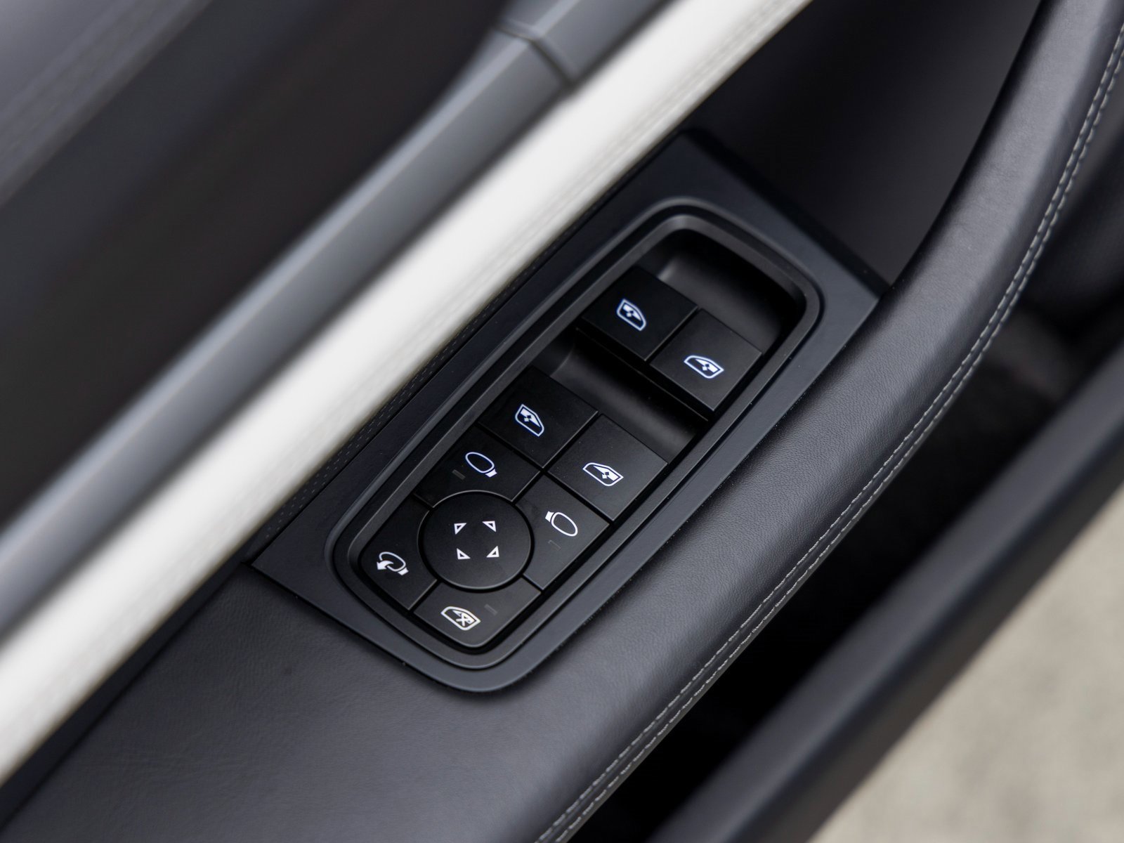 New 2025 Porsche Taycan 4S image 22