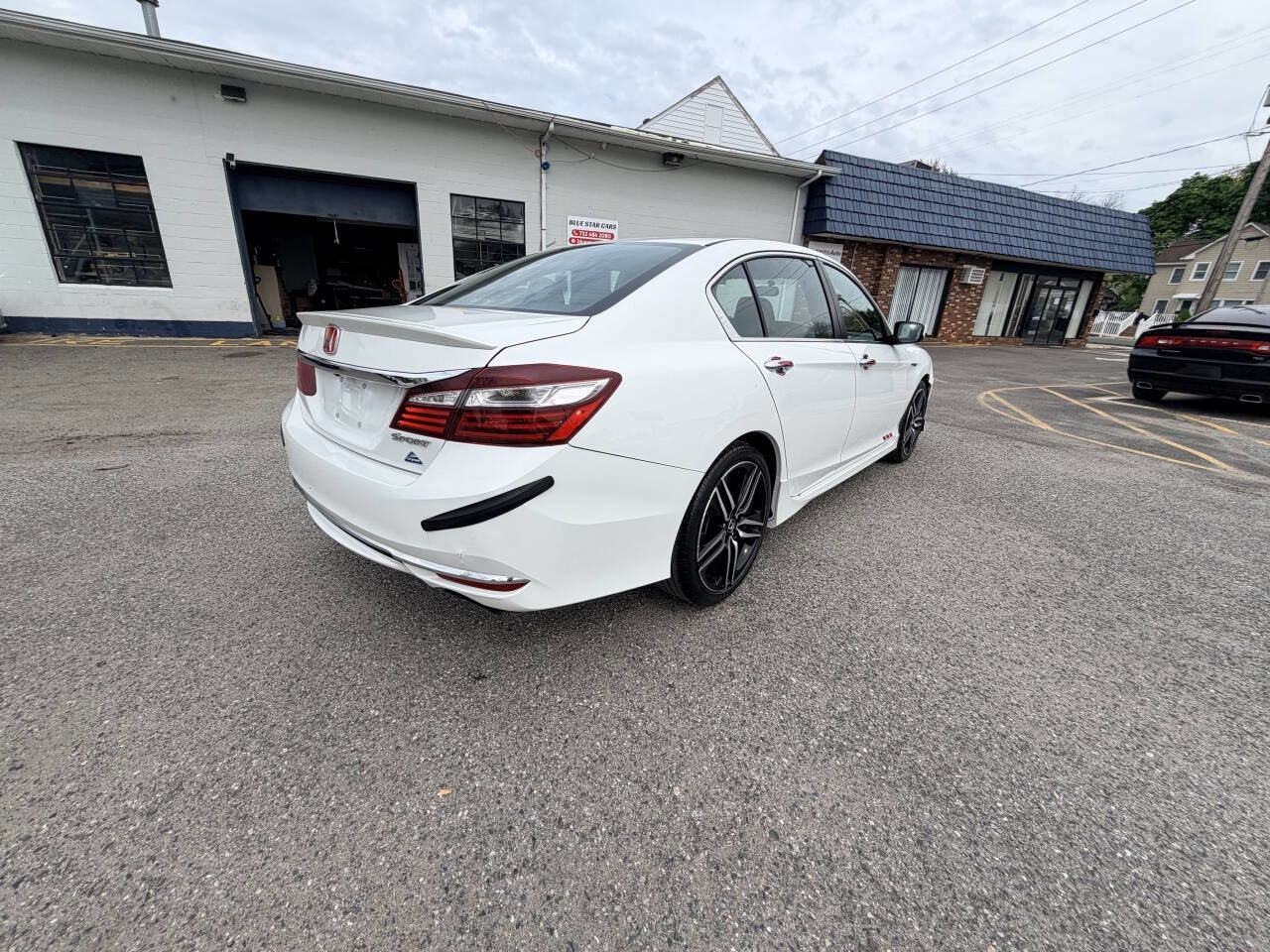 Used 2017 Honda Accord Sport image 13