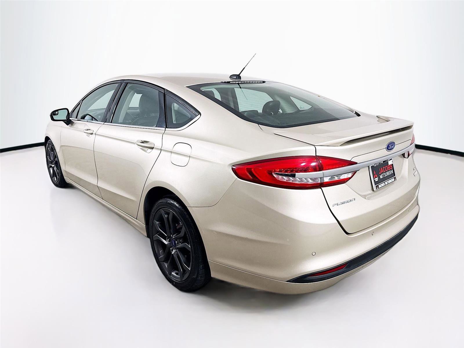 Used 2018 Ford Fusion SE w/ Equipment Group 201A image 5