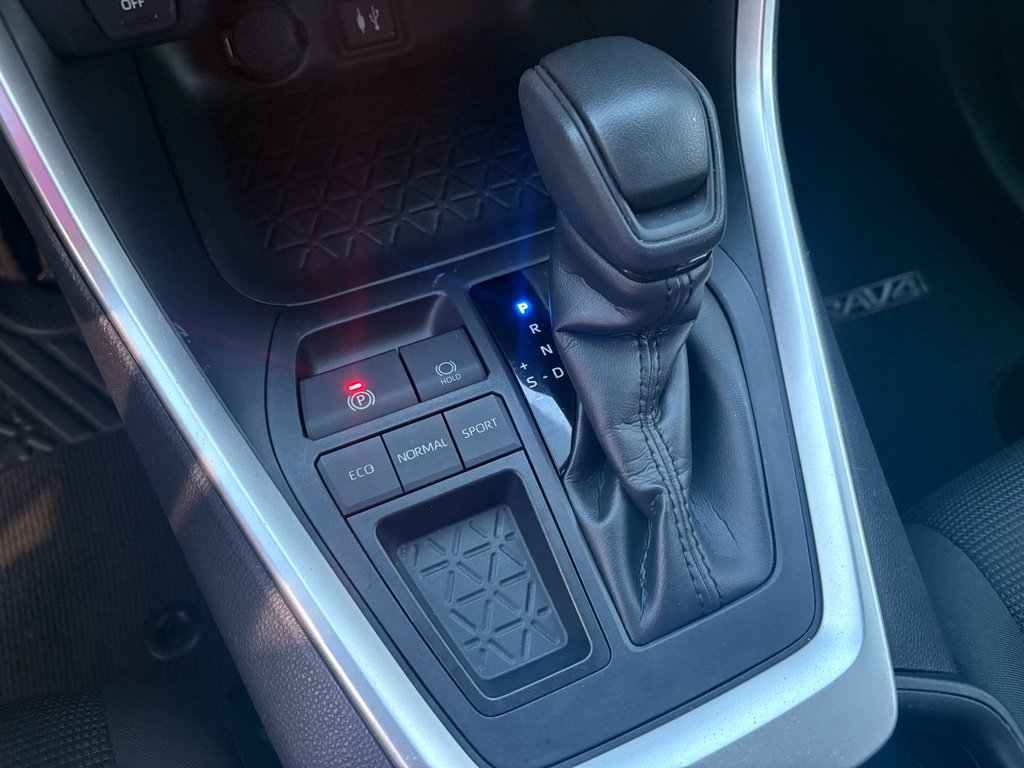 Used 2019 Toyota RAV4 LE image 19