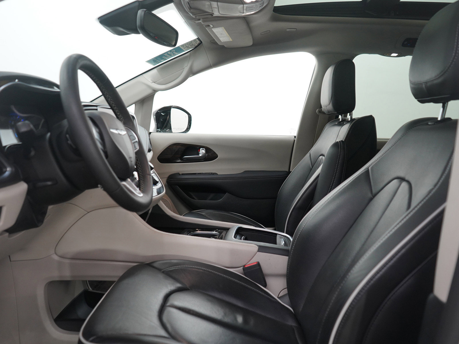 Used 2024 Chrysler Pacifica Limited image 24