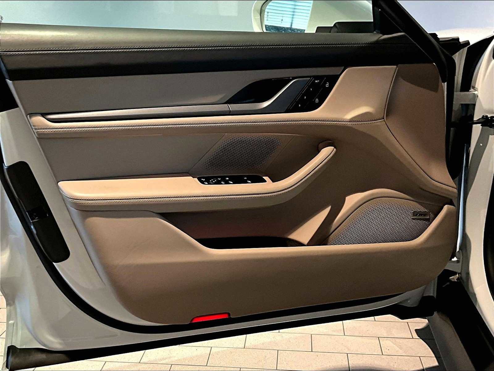 Used 2025 Porsche Taycan image 26