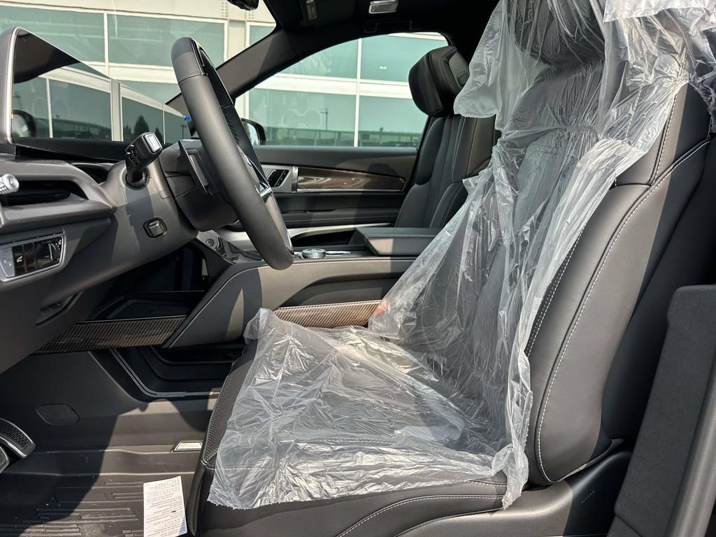 New 2027 Cadillac Vistiq Sport w/ LPO, Floor Liner Package AWD/4WD image 8