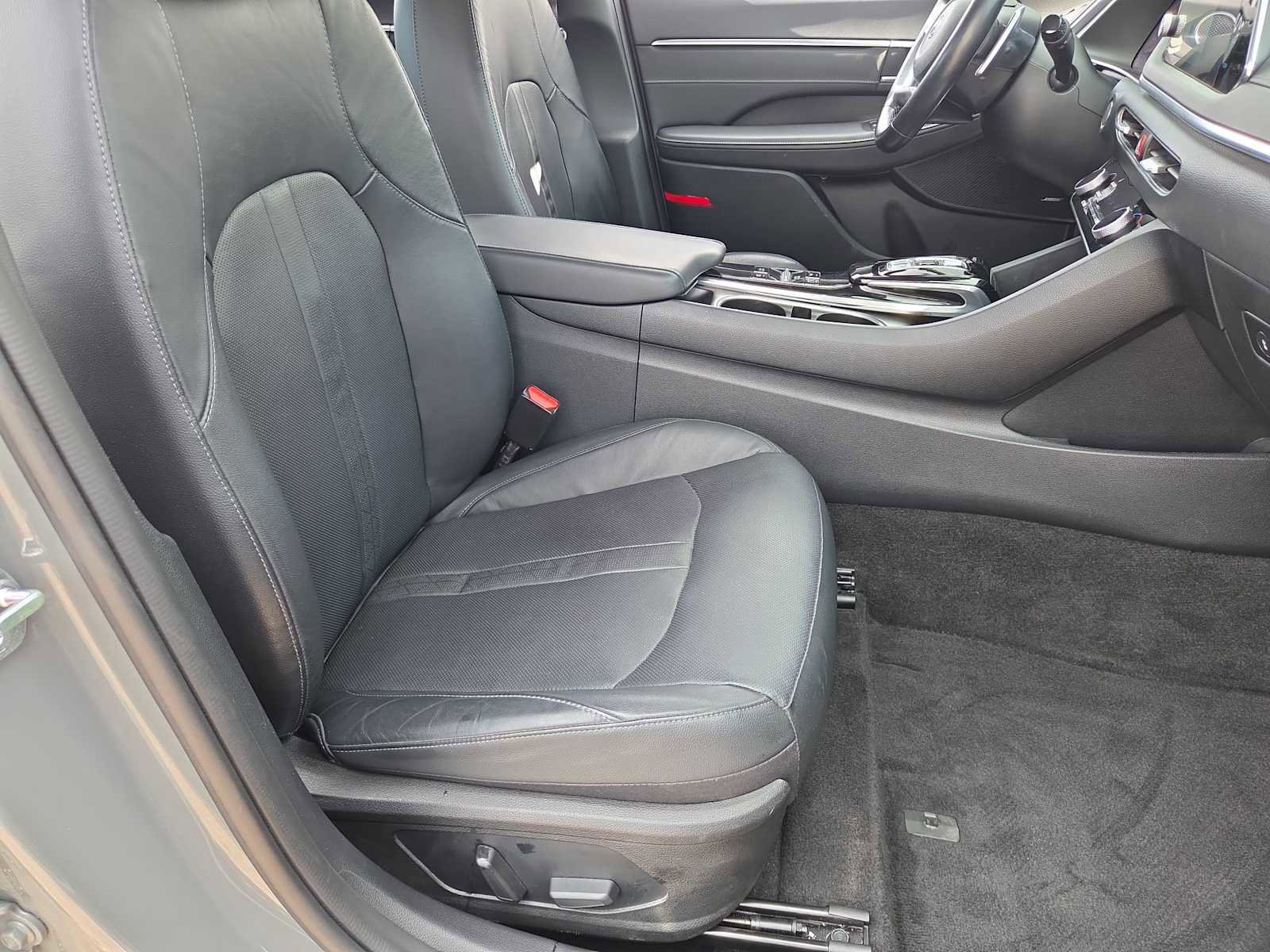 Used 2021 Hyundai Sonata Limited w/ Preferred Accessory Package image 22