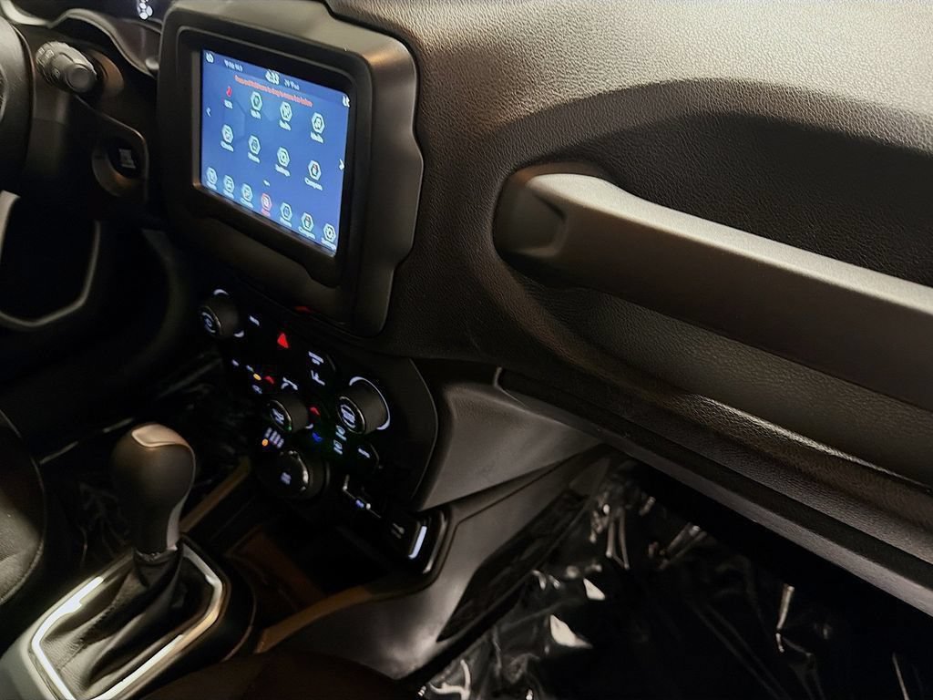 Used 2021 Jeep Renegade Latitude AWD/4WD image 37