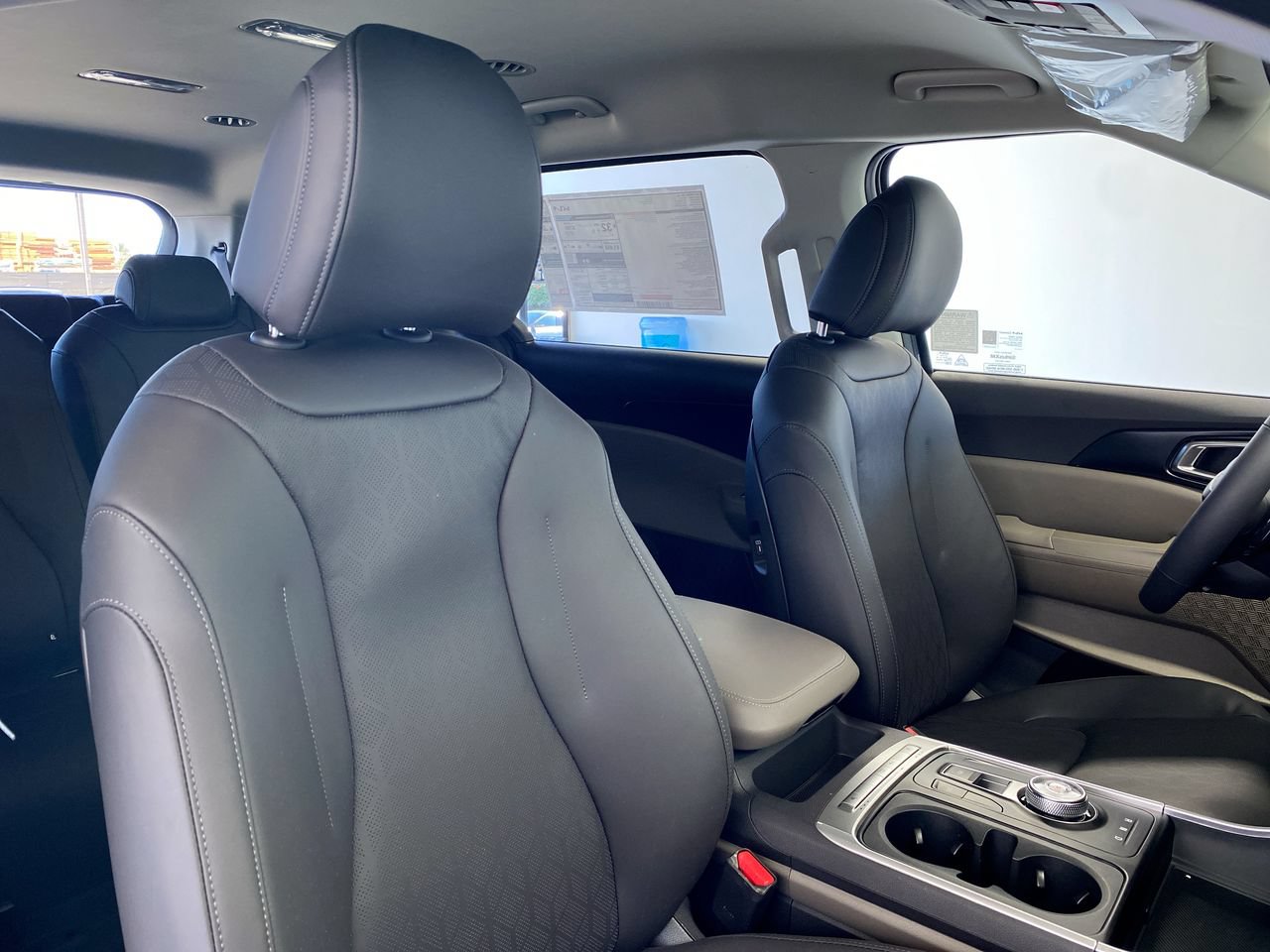 New 2027 Kia Carnival LXS FWD image 31