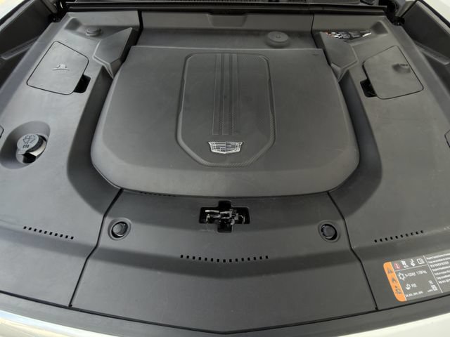 Used 2024 Cadillac Lyriq Tech RWD image 31