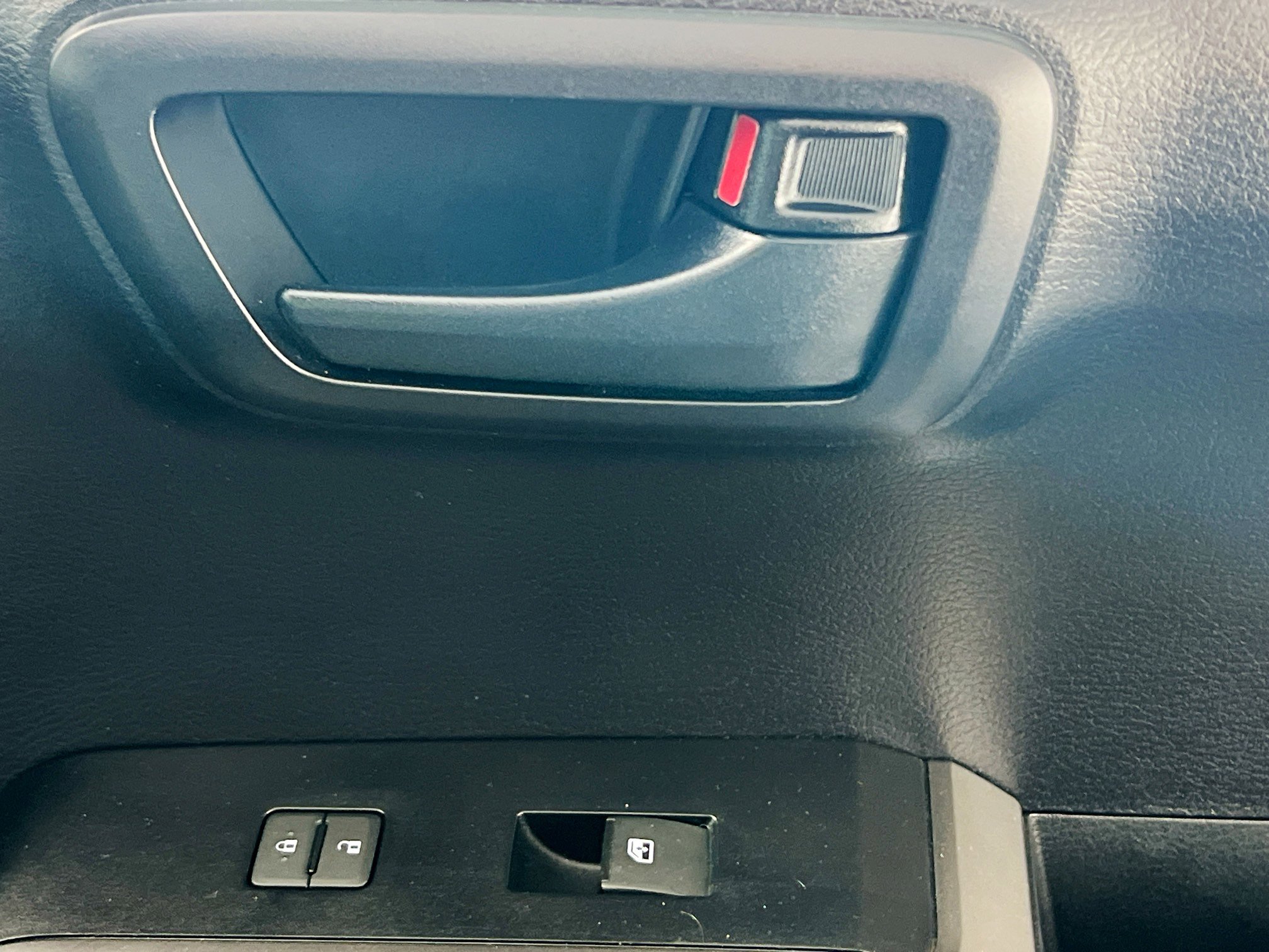 Used 2020 Toyota Tacoma SR5 w/ SR5 Appearance Package (SM) image 31