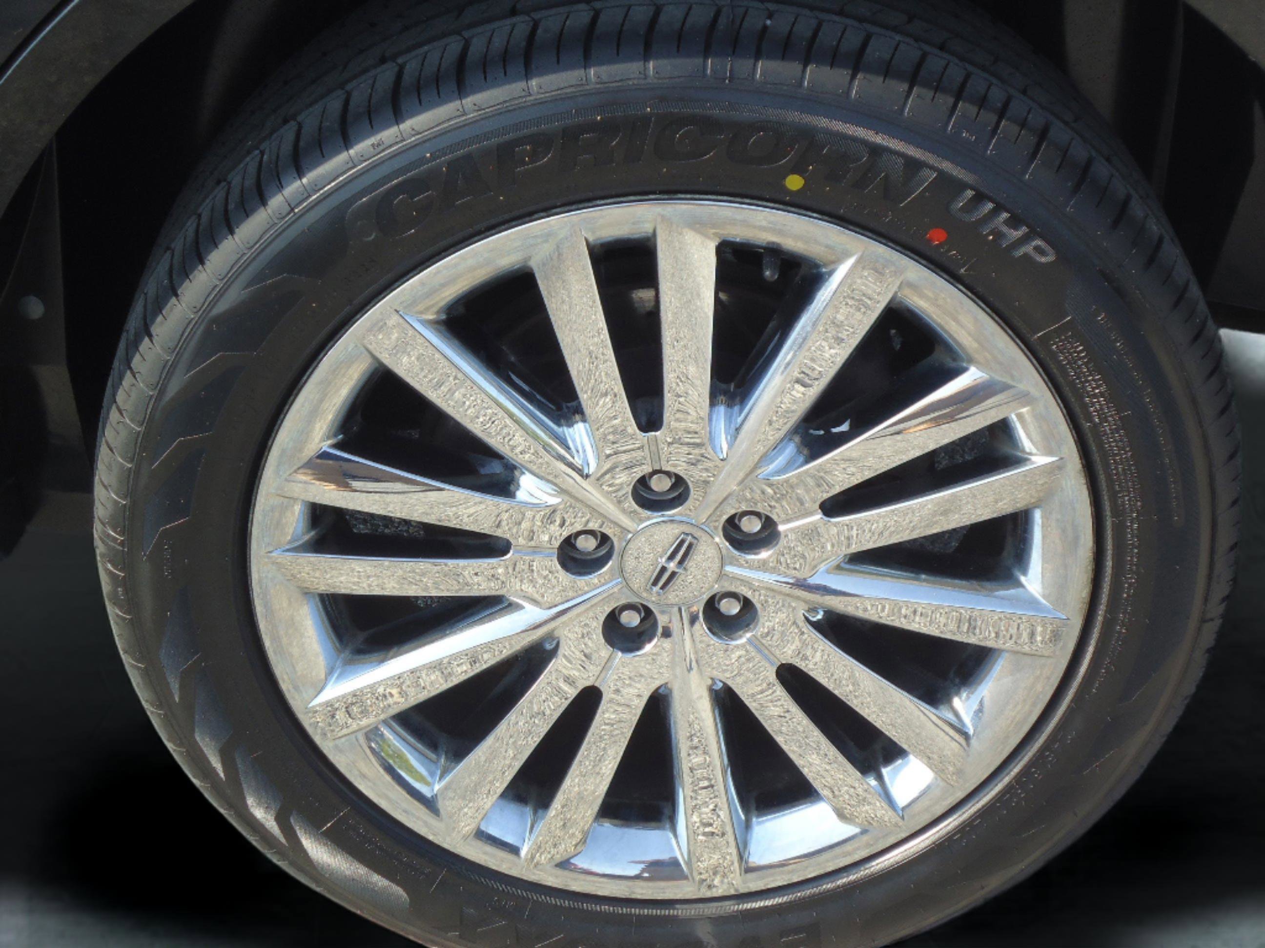 Used 2013 Lincoln MKX AWD image 9