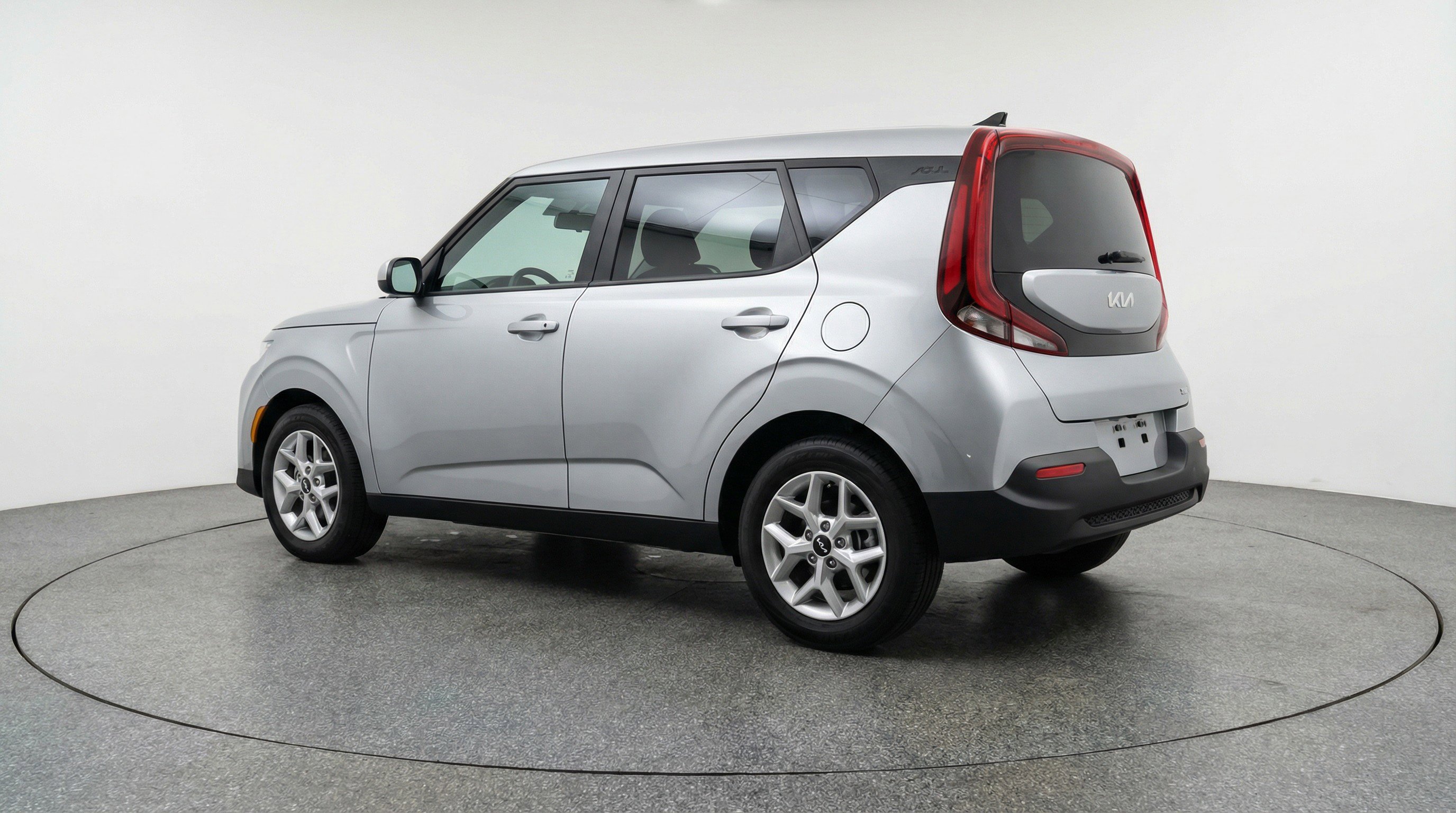 Used 2025 Kia Soul LX w/ LX Technology Package FWD image 6