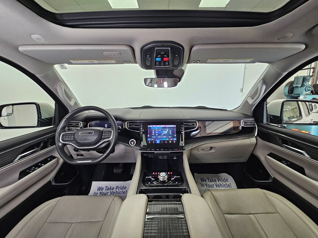 Used 2022 Jeep Wagoneer Series III w/ Premium Group I AWD/4WD image 12