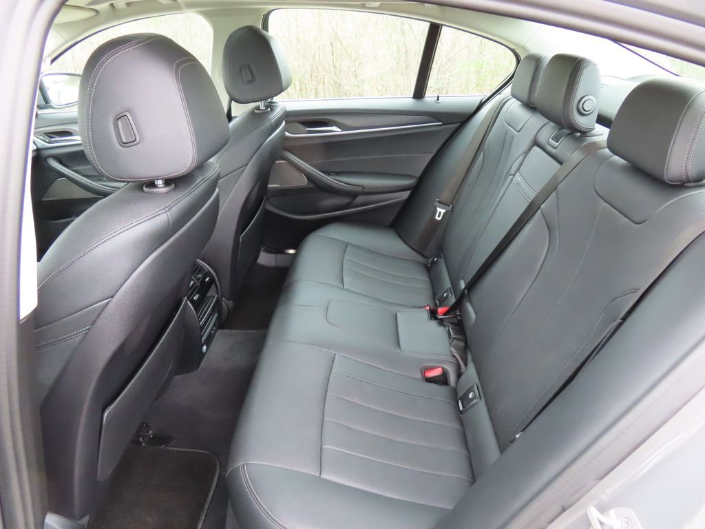 Used 2022 BMW 530e xDrive w/ Premium Package AWD/4WD image 28