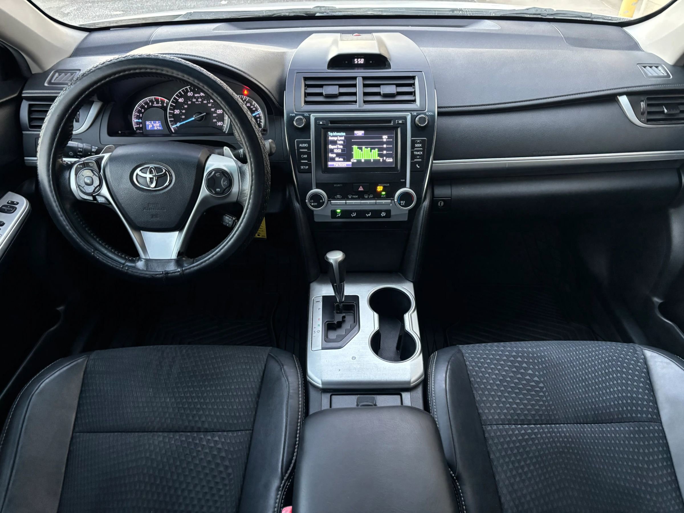 Used 2014 Toyota Camry SE image 14