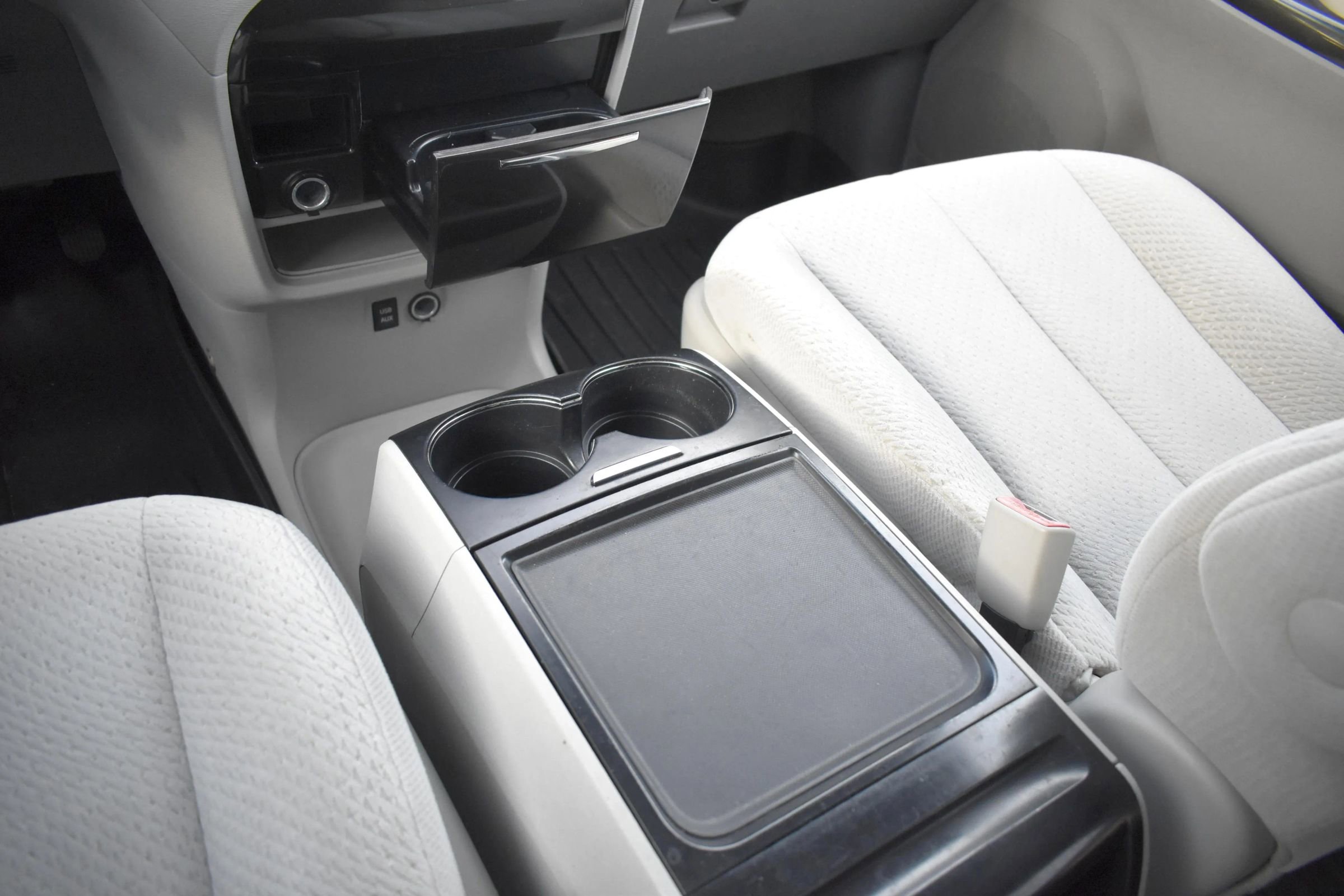 Used 2012 Toyota Sienna LE image 27