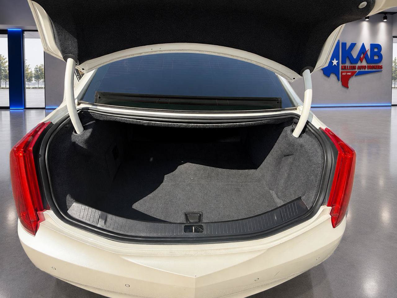 Used 2013 Cadillac XTS Luxury FWD image 15