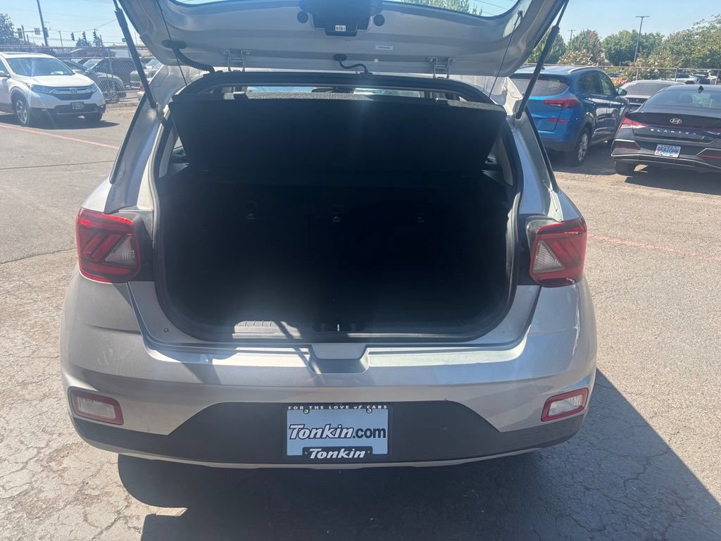 Used 2025 Hyundai Venue SEL FWD image 19