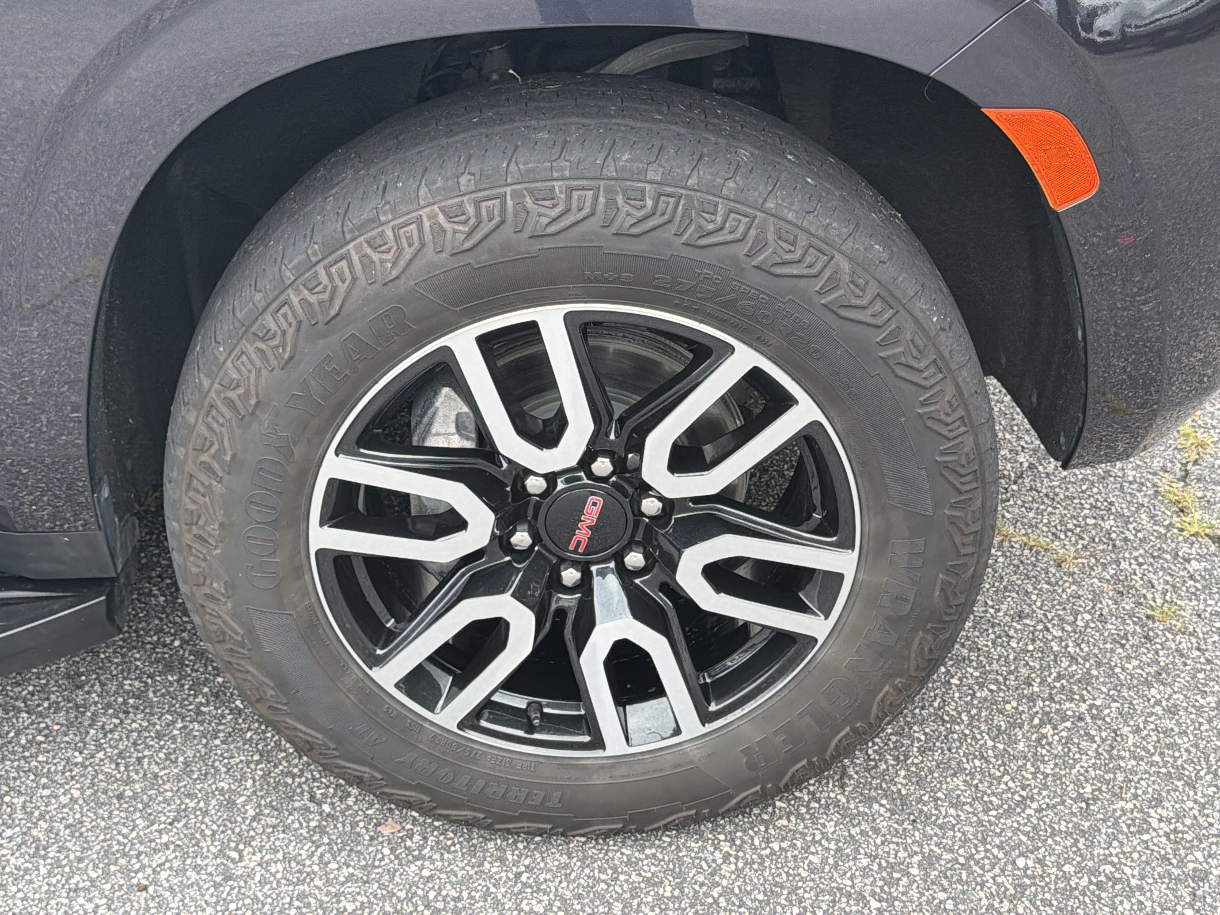 Used 2024 GMC Yukon AT4 AWD/4WD image 12