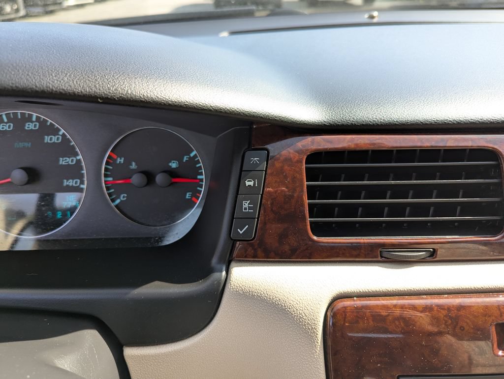 Used 2011 Chevrolet Impala LT w/ Luxury Edition Package FWD image 20