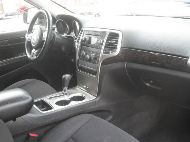 Used 2012 Jeep Grand Cherokee Laredo w/ Laredo E Group image 27