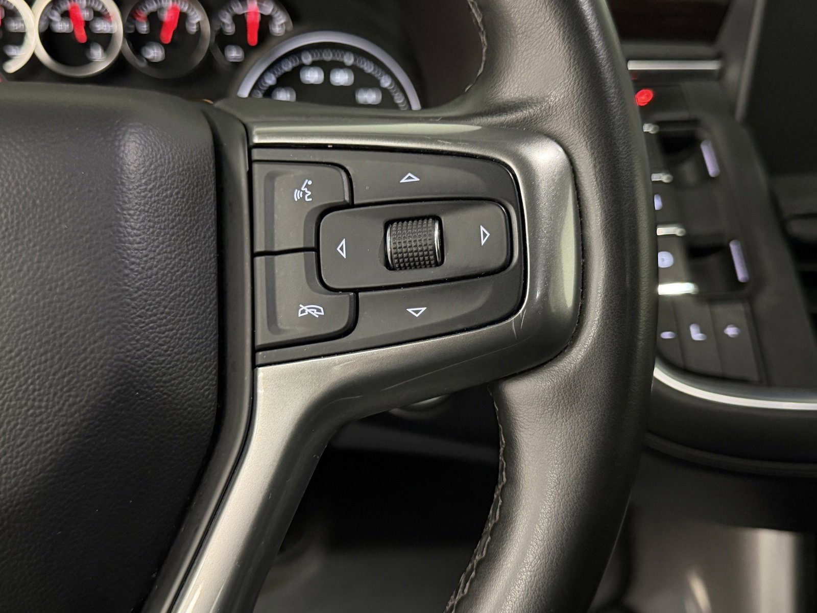 Used 2023 Chevrolet Suburban LS image 27