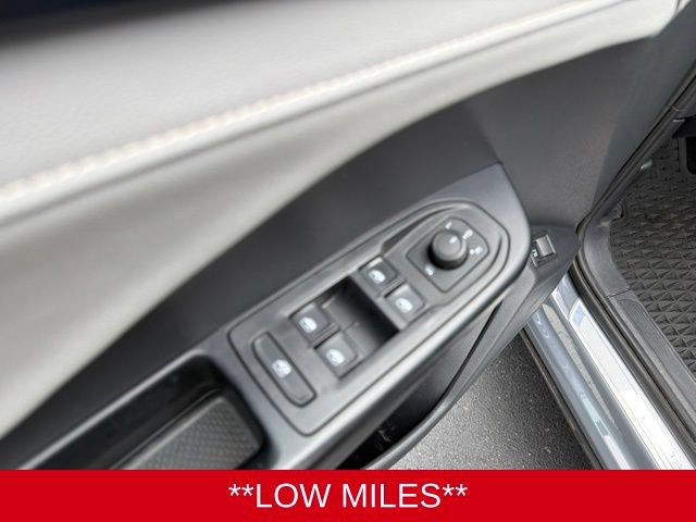 Used 2024 Volkswagen Taos SE FWD image 12