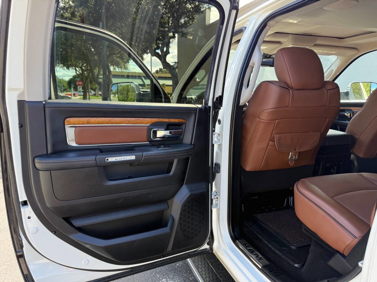 Used 2016 RAM 3500 Laramie Longhorn image 27