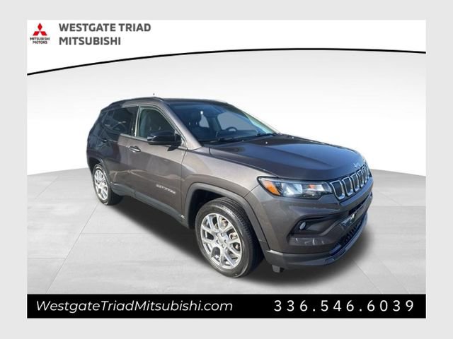 Used 2022 Jeep Compass Latitude image 1