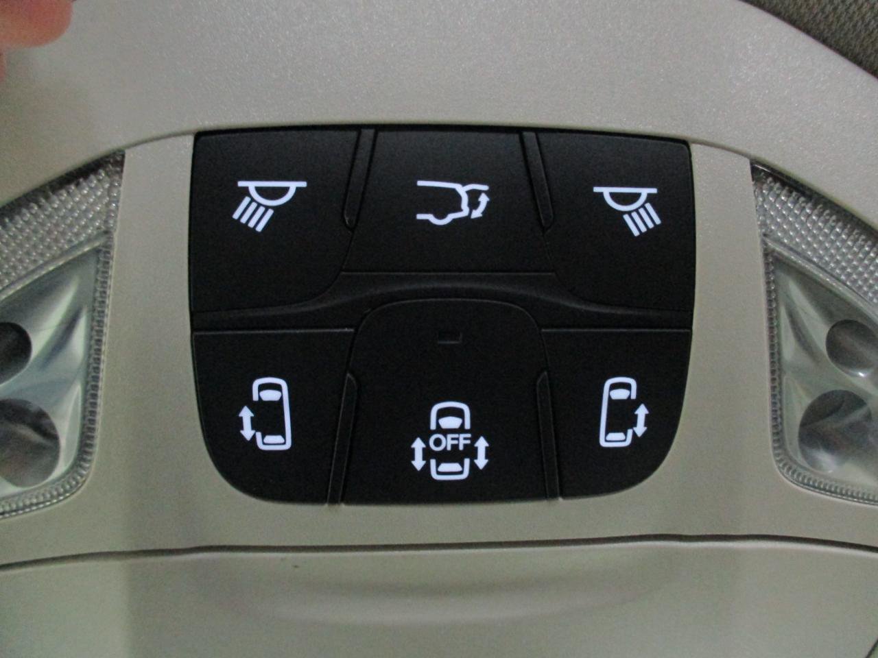 Used 2024 Chrysler Pacifica Touring-L image 29