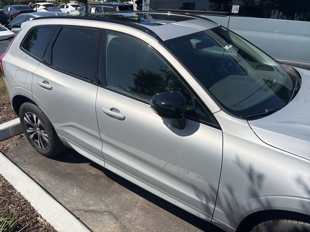 Used 2024 Volvo XC60 B5 Core image 6