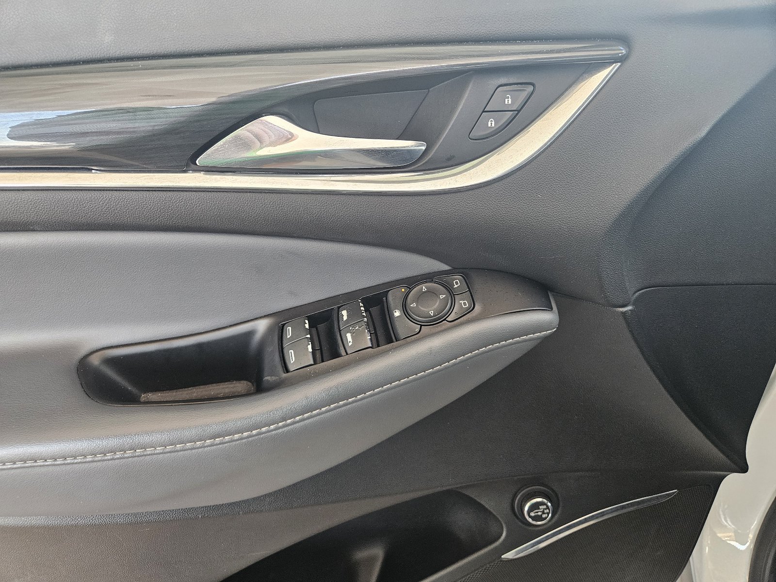 Used 2023 Buick Enclave Essence FWD image 12