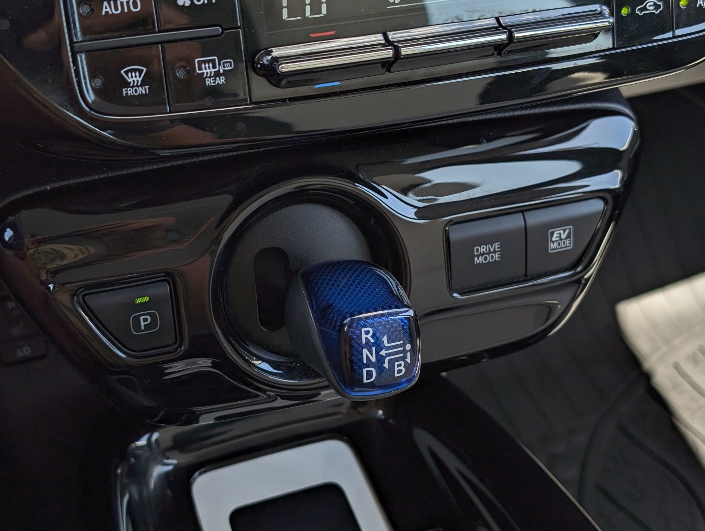Used 2017 Toyota Prius Four FWD image 18