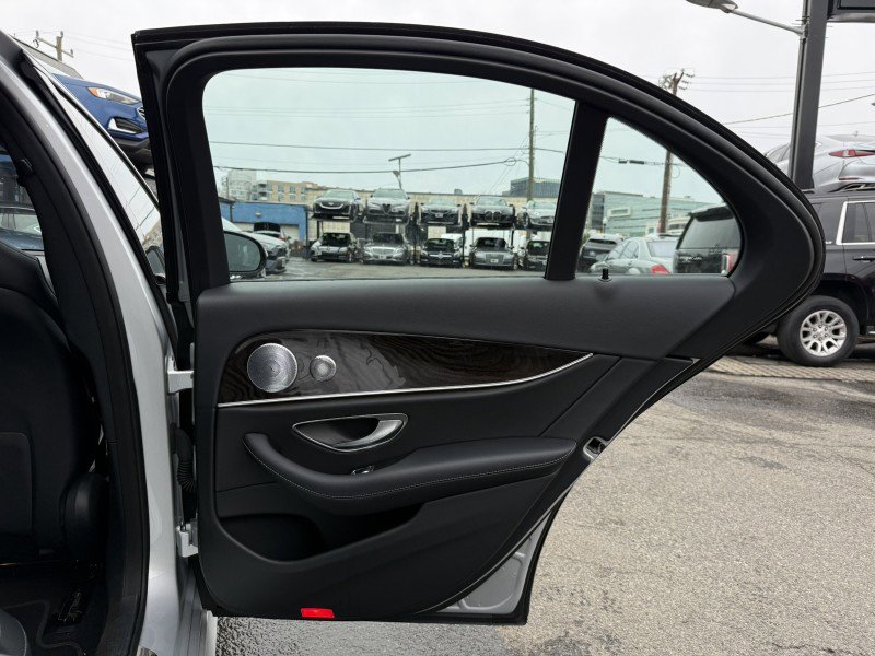 Used 2018 Mercedes-Benz E 300 4MATIC image 15