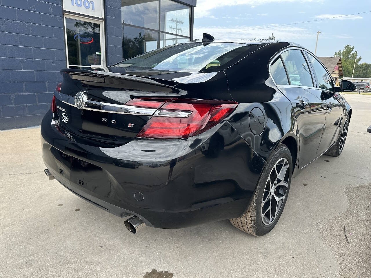 Used 2017 Buick Regal Sport Touring FWD image 8