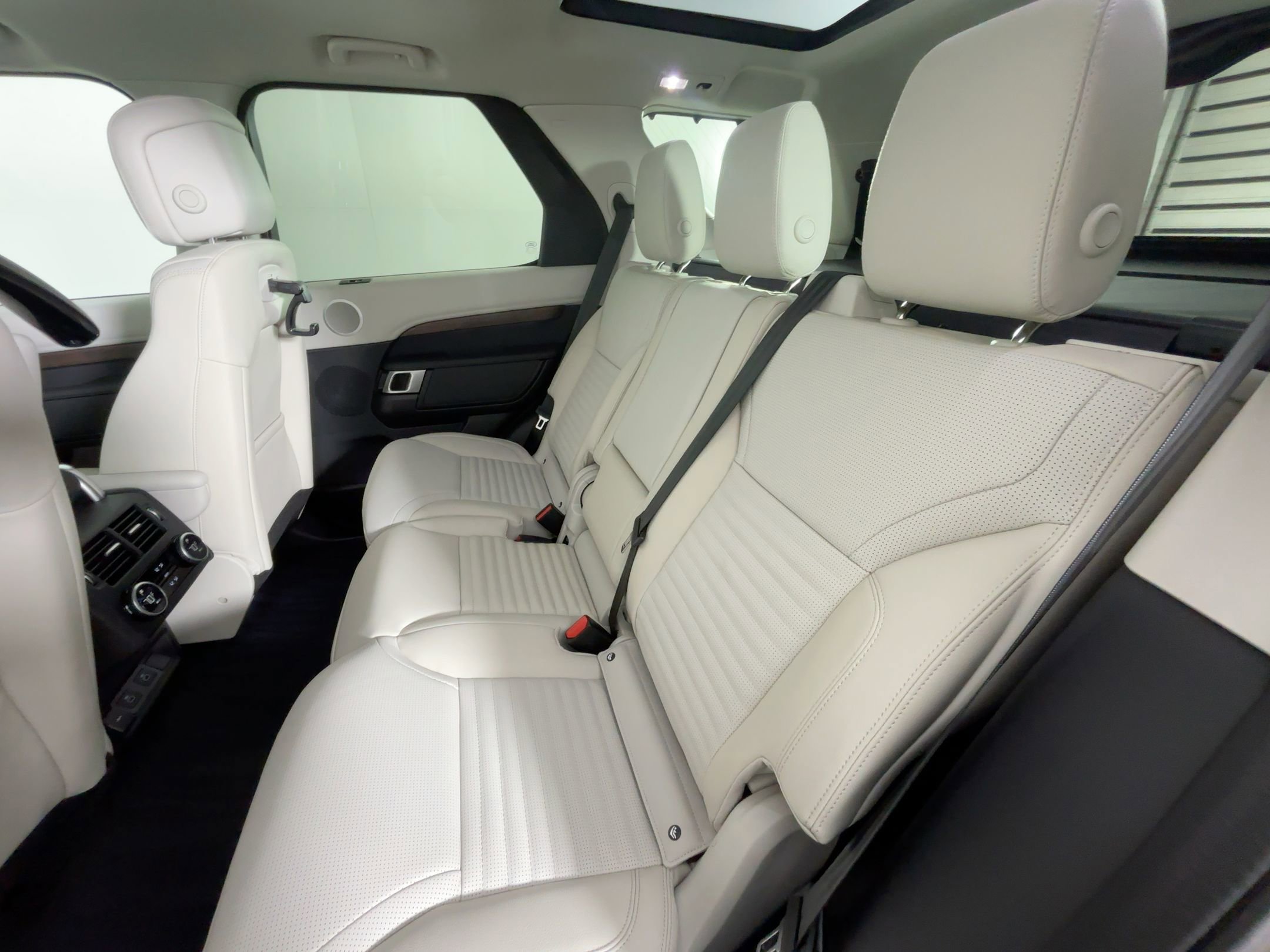 New 2026 Land Rover Discovery S AWD/4WD image 27