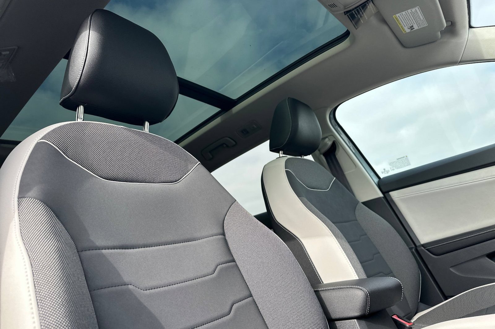New 2026 Volkswagen Taos SE FWD image 17