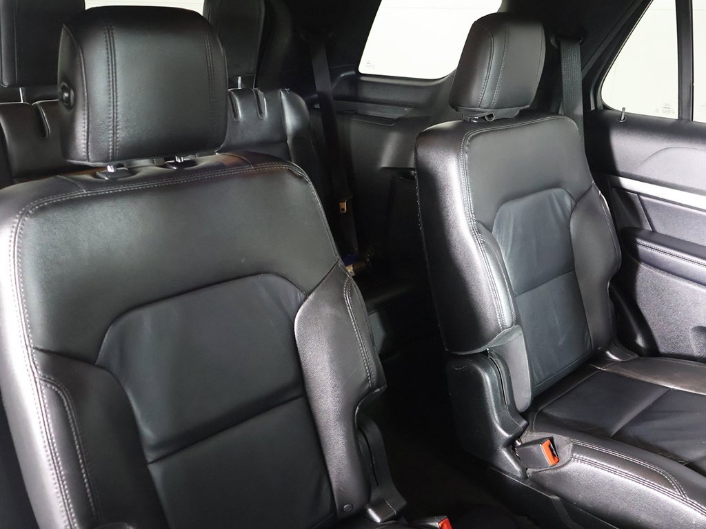 Used 2018 Ford Explorer XLT w/ Equipment Group 202A image 31