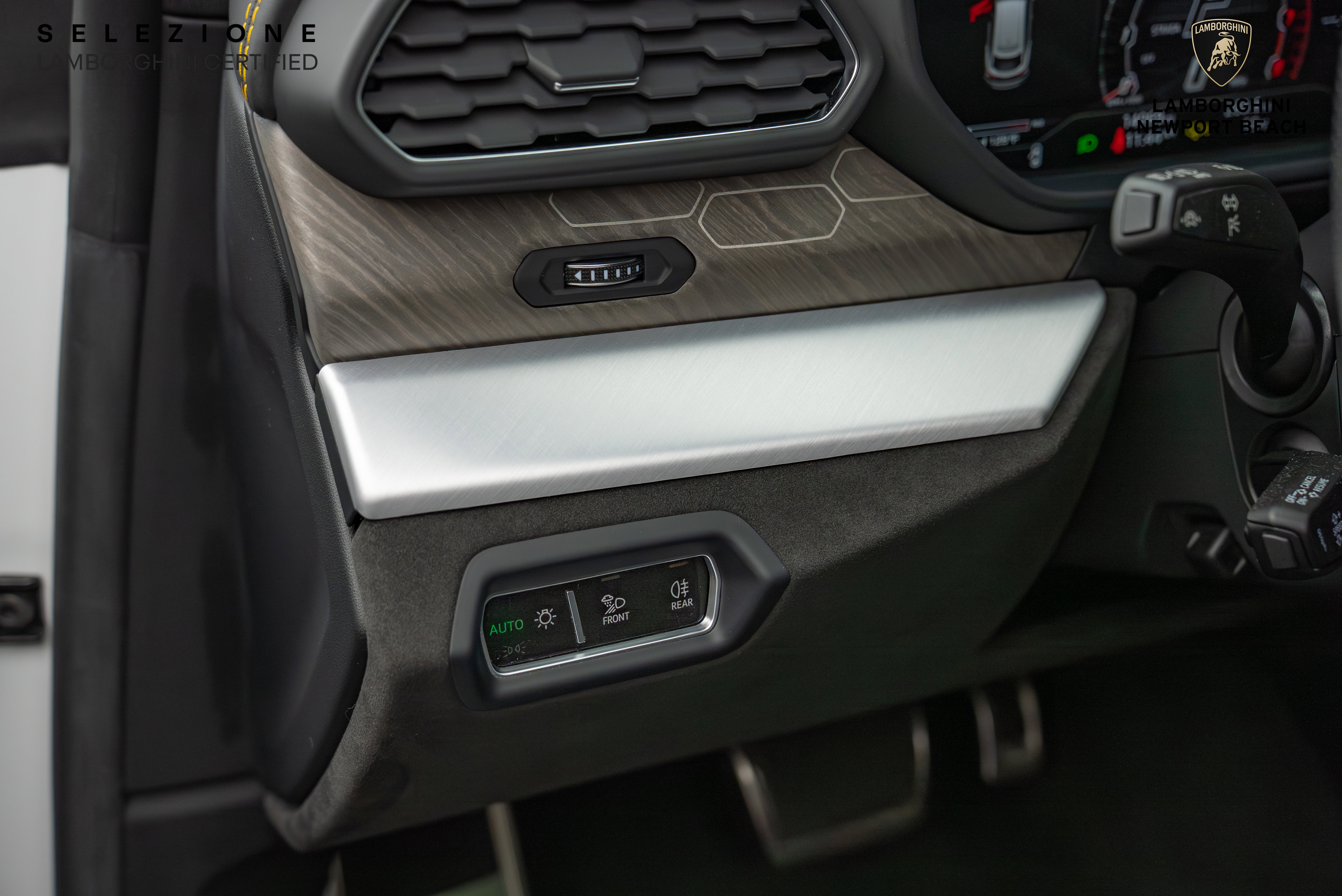 Used 2022 Lamborghini Urus image 26