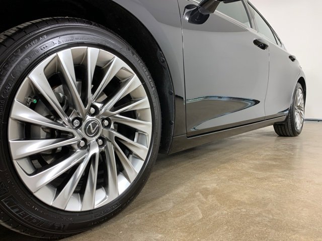 Used 2023 Lexus ES 300h Ultra Luxury w/ Accessory Package (Z2) image 2