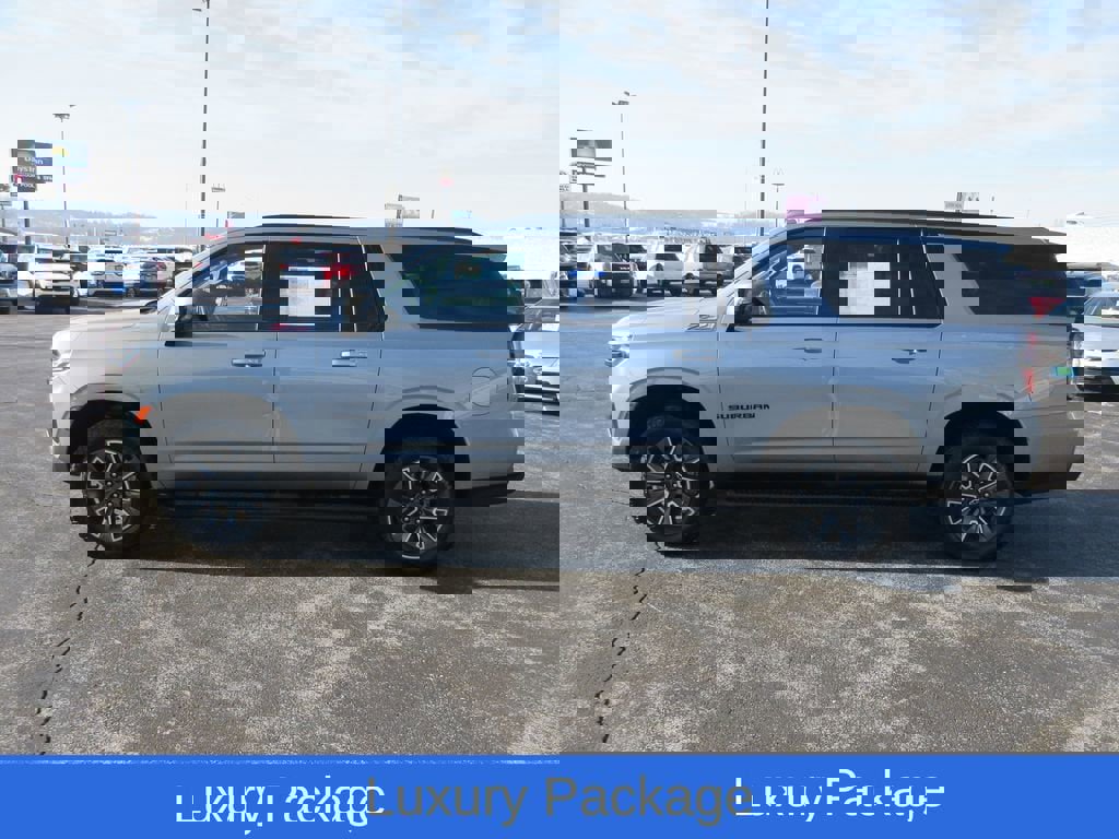 Certified 2024 Chevrolet Suburban Z71 w/ Luxury Package image 2