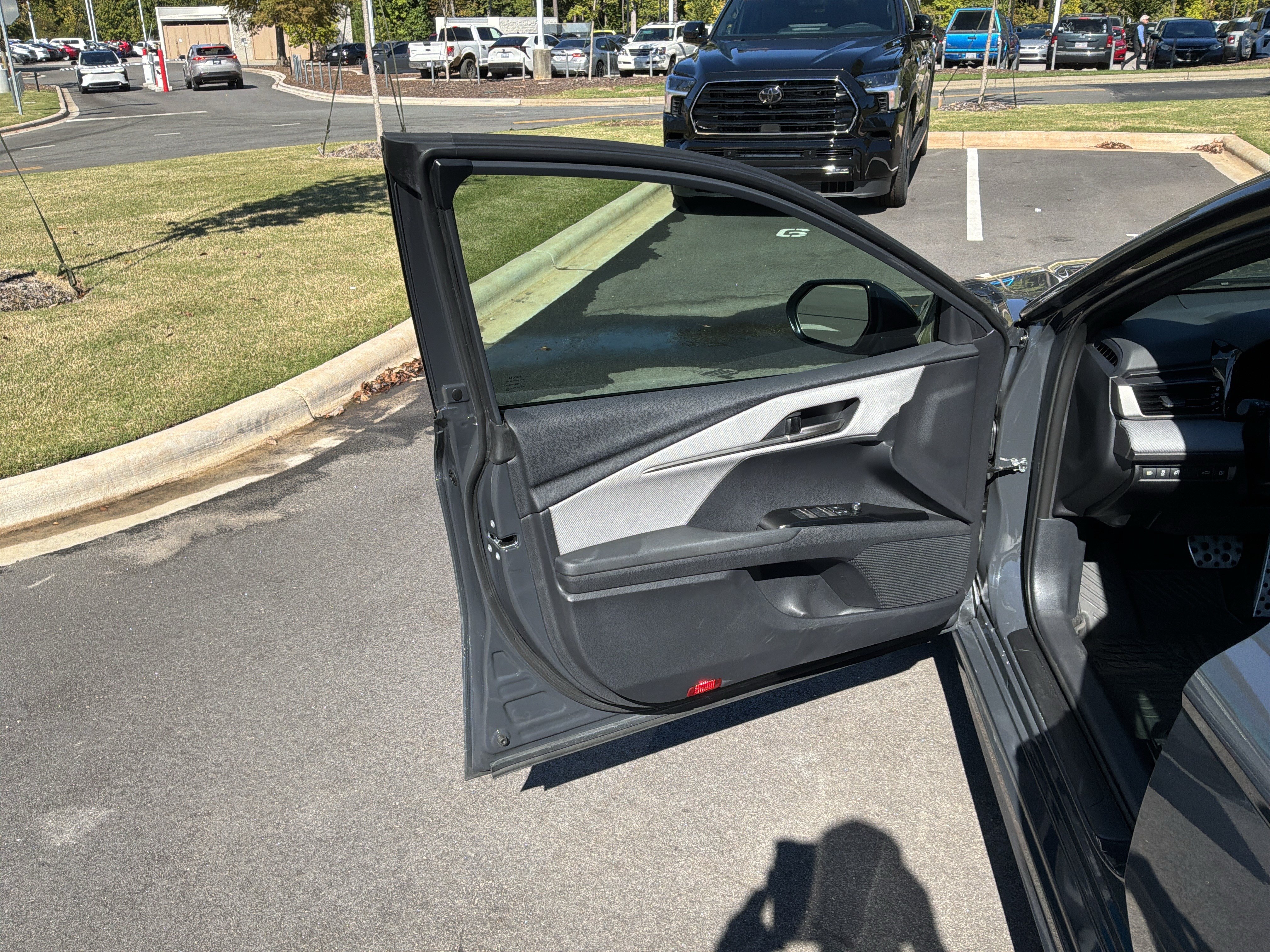 Used 2026 Toyota Camry SE FWD image 14