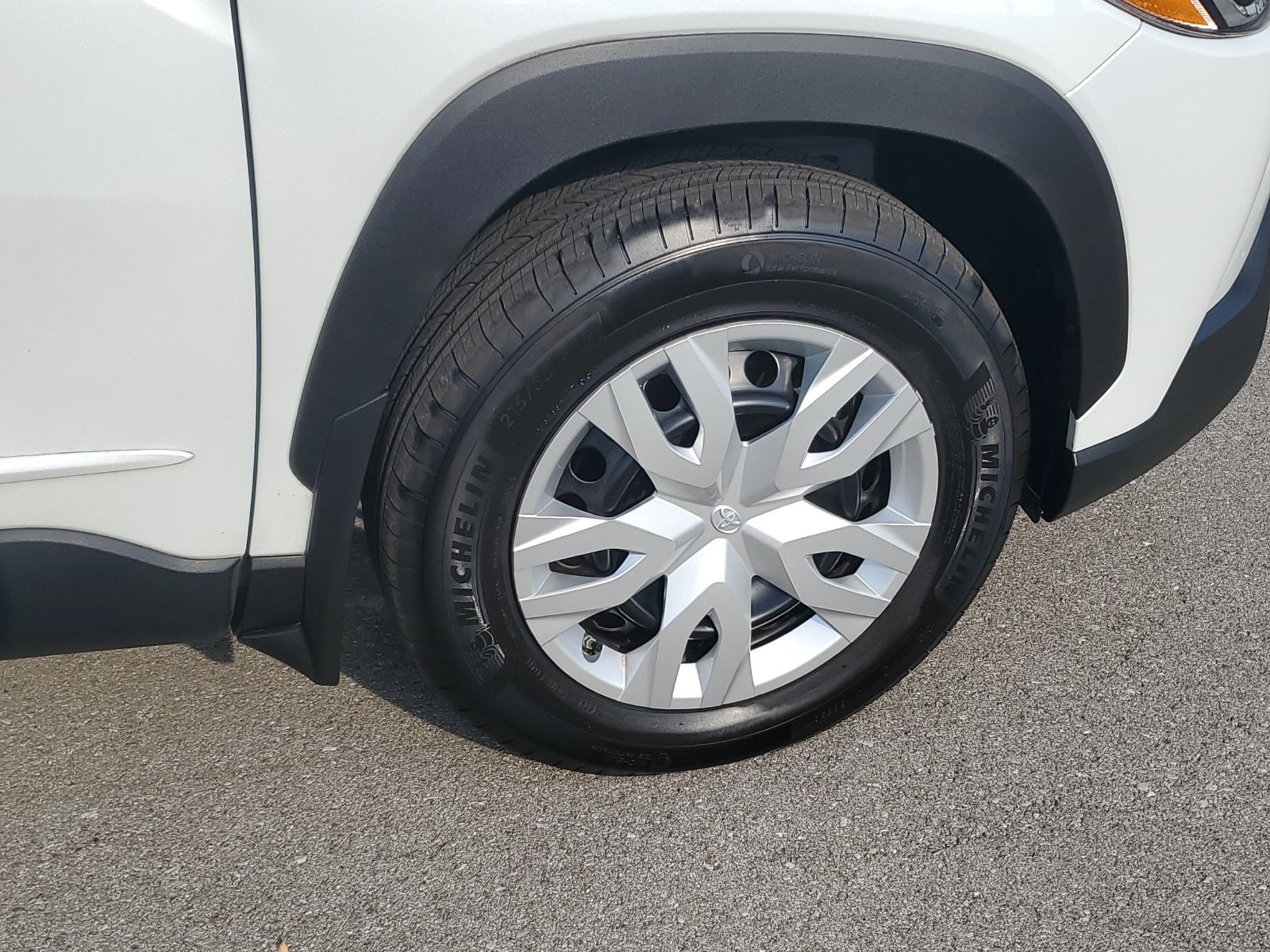 Certified 2024 Toyota Corolla Cross L AWD/4WD image 6
