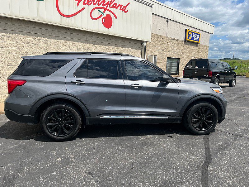 Used 2022 Ford Explorer XLT AWD/4WD image 9