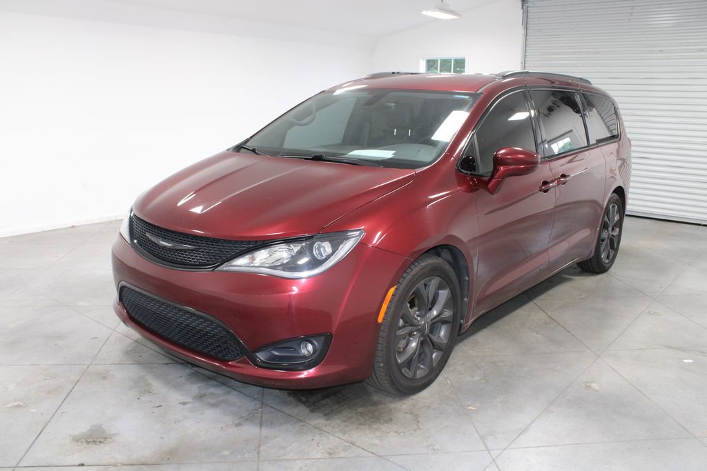 Used 2018 Chrysler Pacifica Touring-L w/ Premium Audio Group FWD image 5