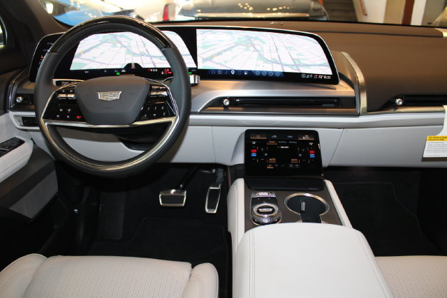 New 2027 Cadillac Vistiq Luxury AWD/4WD image 12