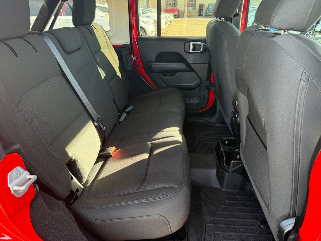 Used 2021 Jeep Wrangler Unlimited Sahara AWD/4WD image 18