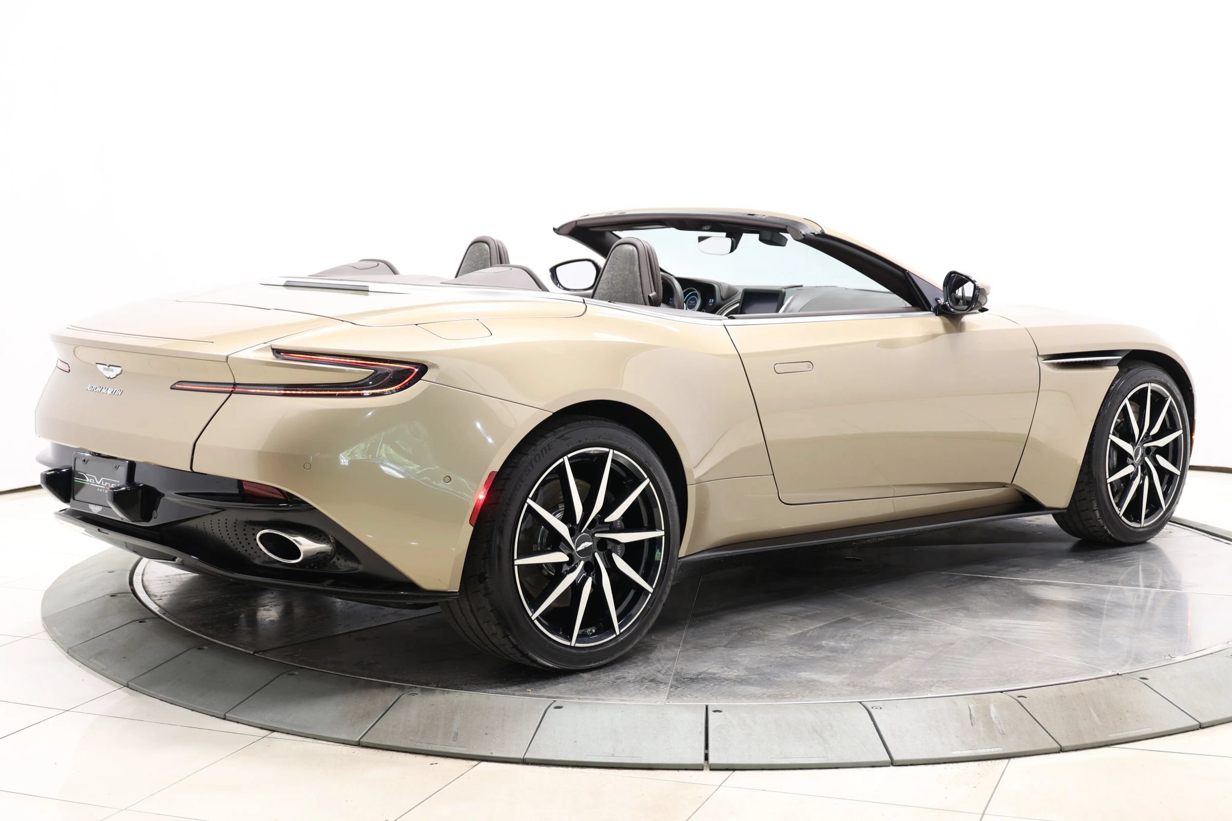 Used 2019 Aston Martin DB11 Volante RWD image 4