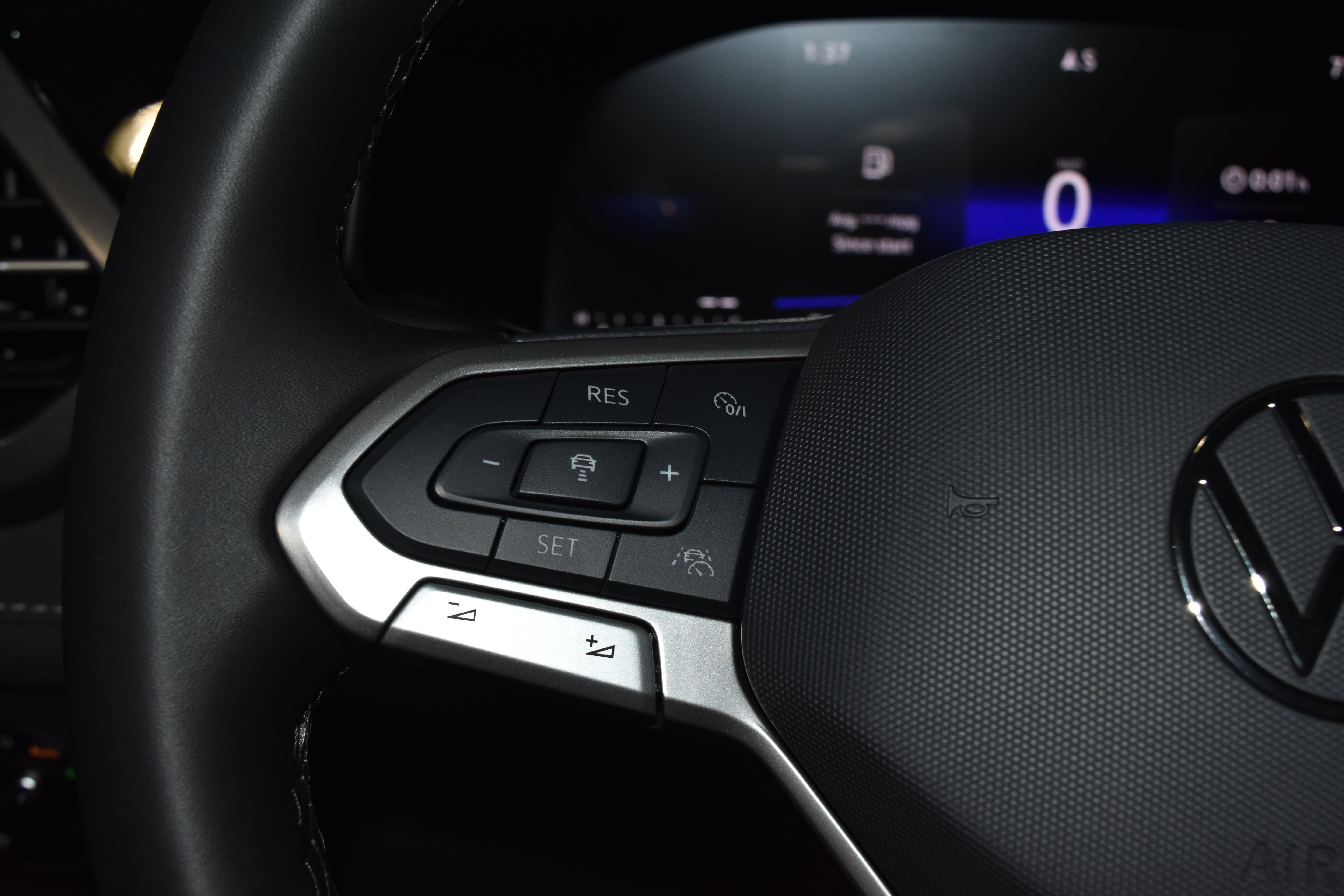 New 2026 Volkswagen Taos SE FWD image 6